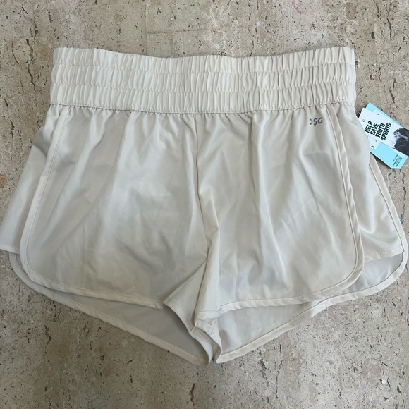 DSG Womens Size Medium High Rise Running Shorts Light Sand 3in Inseam Lined New - Picture 1 of 5